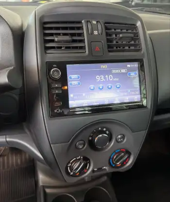 NISSAN-VERSA-2021