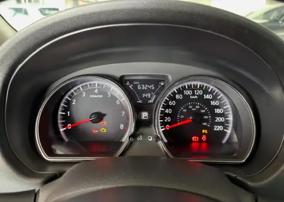 NISSAN-VERSA-2021