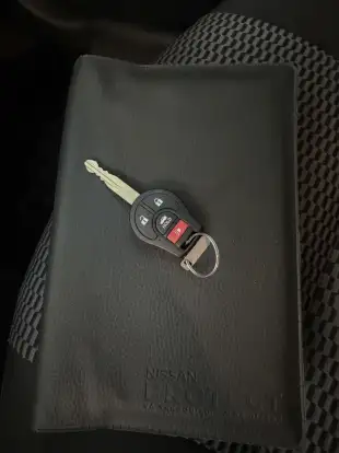 NISSAN-VERSA-2021