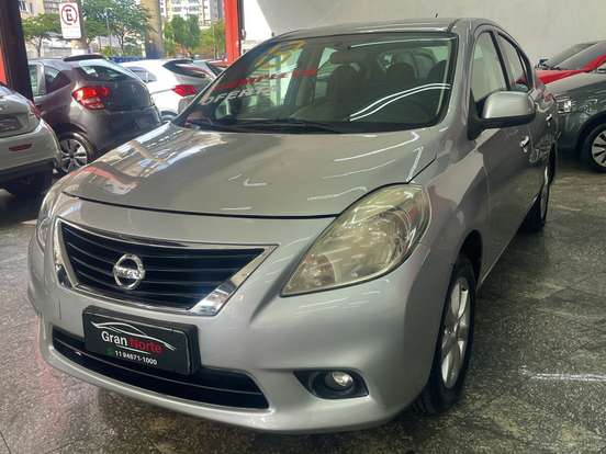 NISSAN-VERSA-2012