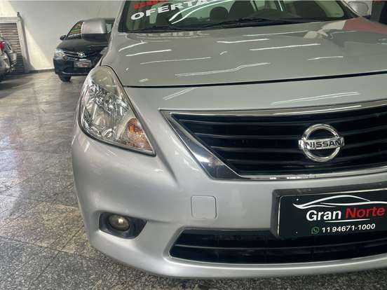 NISSAN-VERSA-2012
