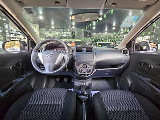 NISSAN-VERSA-2020