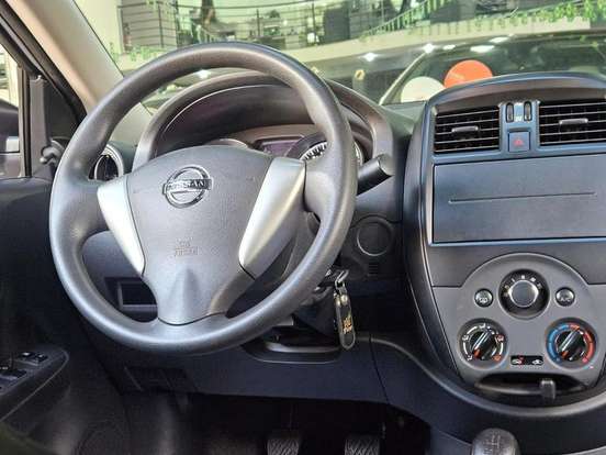 NISSAN-VERSA-2020