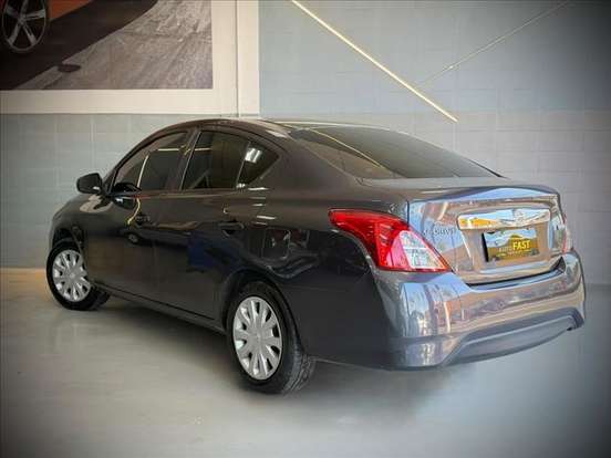 NISSAN-VERSA-2020