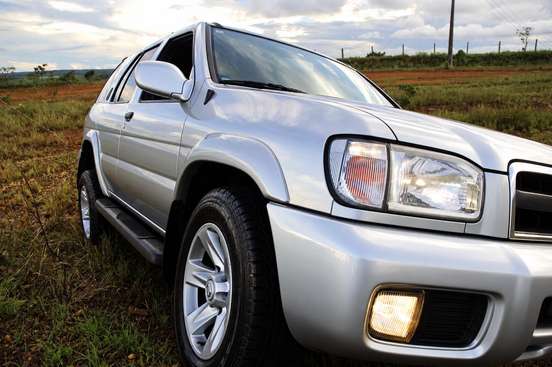 NISSAN-PATHFINDER-2001