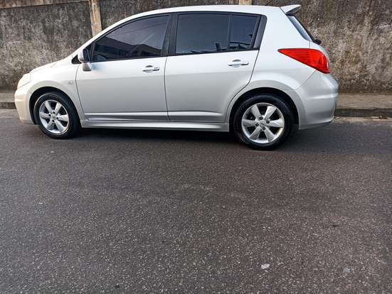 NISSAN-TIIDA-2012