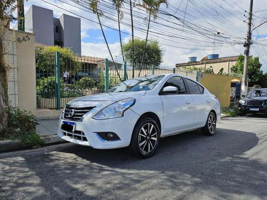 NISSAN-VERSA-2019