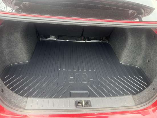 NISSAN-VERSA-2021