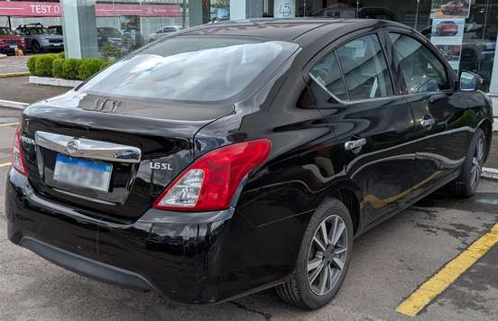 NISSAN-VERSA-2020