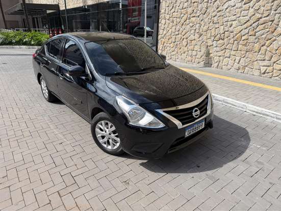NISSAN-VERSA-2017