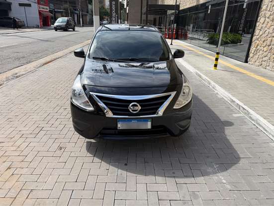NISSAN-VERSA-2017