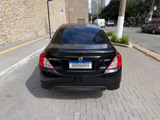 NISSAN-VERSA-2017
