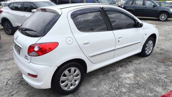 PEUGEOT-207-2011