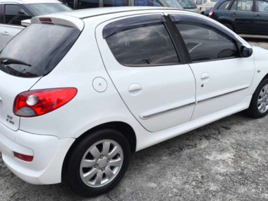 PEUGEOT-207-1.4 XR SPORT 8V FLEX 4P MANUAL PEUGEOT-207-2011