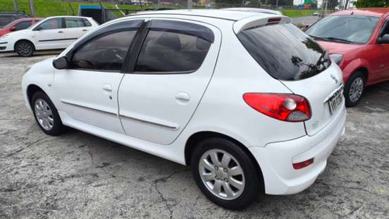PEUGEOT-207-2011