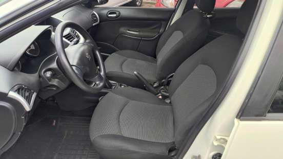 PEUGEOT-207-2011