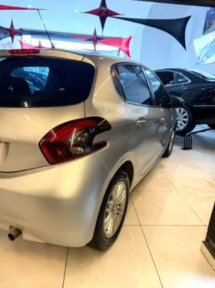 PEUGEOT-208-2019