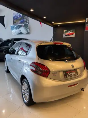 PEUGEOT-208-2019