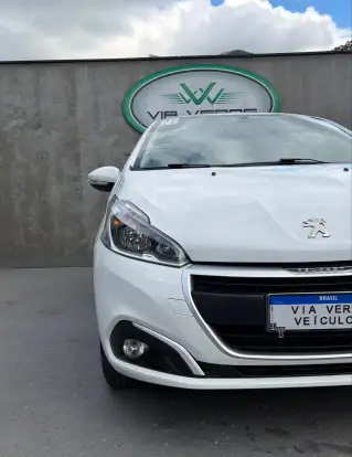 PEUGEOT-208-2017