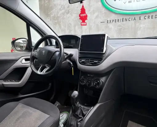 PEUGEOT-208-2017