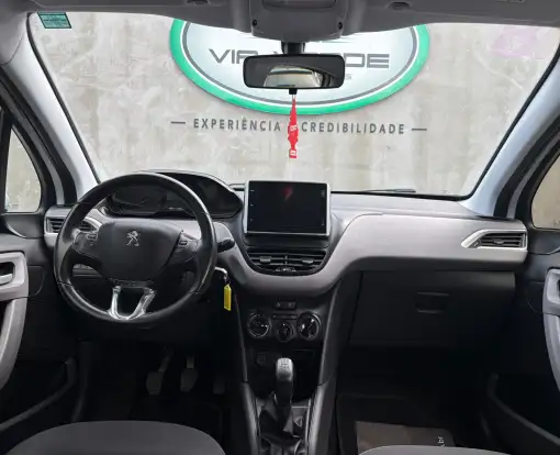 PEUGEOT-208-2017