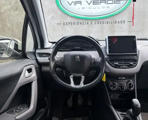 PEUGEOT-208-2017
