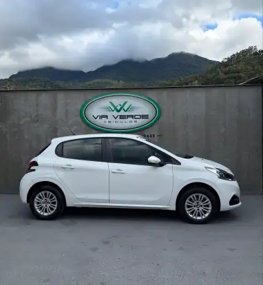 PEUGEOT-208-2017