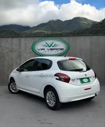 PEUGEOT-208-2017