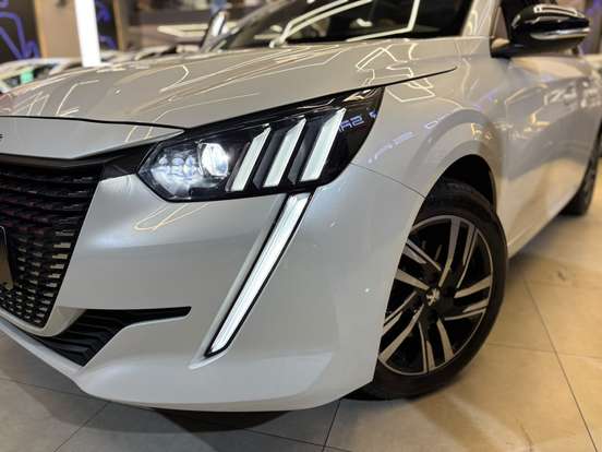 PEUGEOT-208-2023