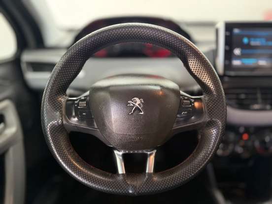 PEUGEOT-208-2017