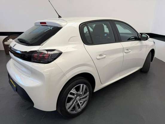 PEUGEOT-208-2022