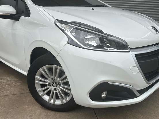 PEUGEOT-208-2018