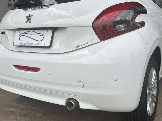 PEUGEOT-208-2018