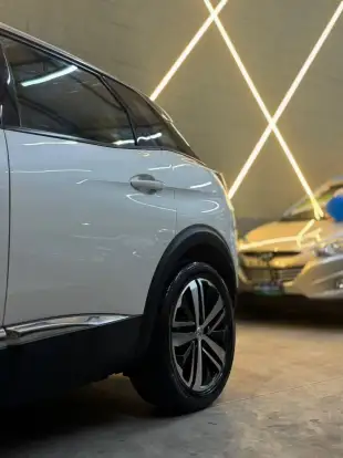 PEUGEOT-3008-2018