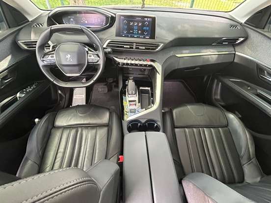 PEUGEOT-5008-2020