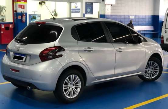 PEUGEOT-208-2016