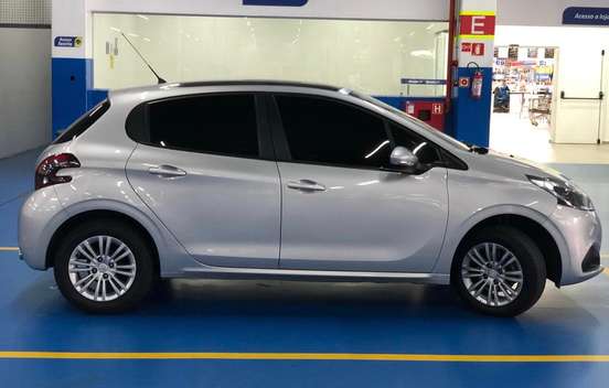 PEUGEOT-208-2016
