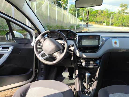 PEUGEOT-208-2016