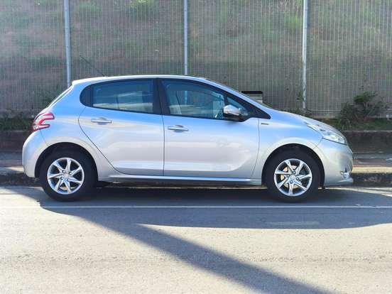 PEUGEOT-208-1.6 IN CONCERT 16V FLEX 4P AUTOMÁTICO PEUGEOT-208-2016