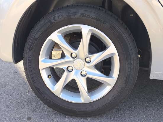 PEUGEOT-208-1.6 IN CONCERT 16V FLEX 4P AUTOMÁTICO PEUGEOT-208-2016