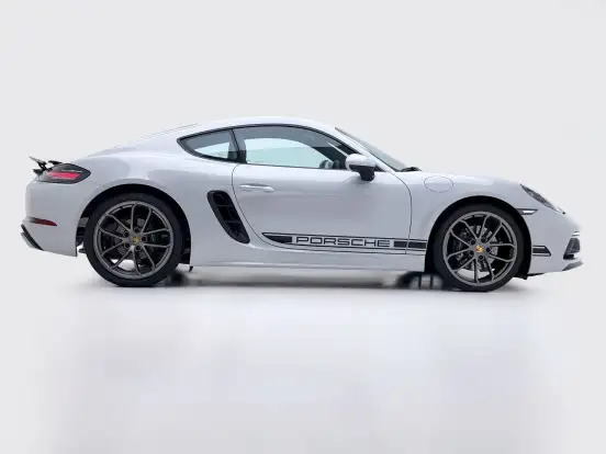PORSCHE-718-2024