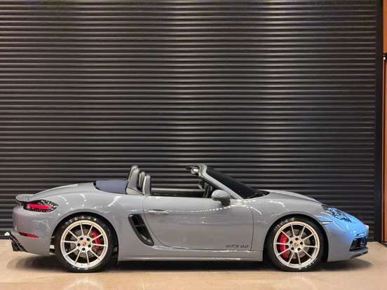 PORSCHE-718-2024