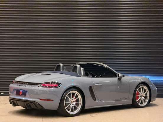 PORSCHE-718-2024