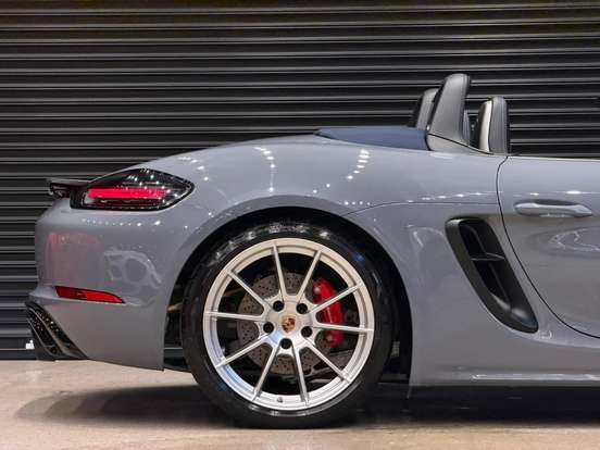 PORSCHE-718-2024