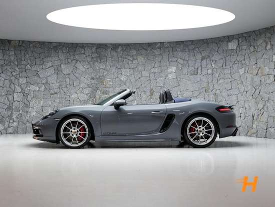 PORSCHE-718-2023