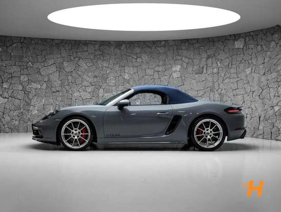 PORSCHE-718-2023