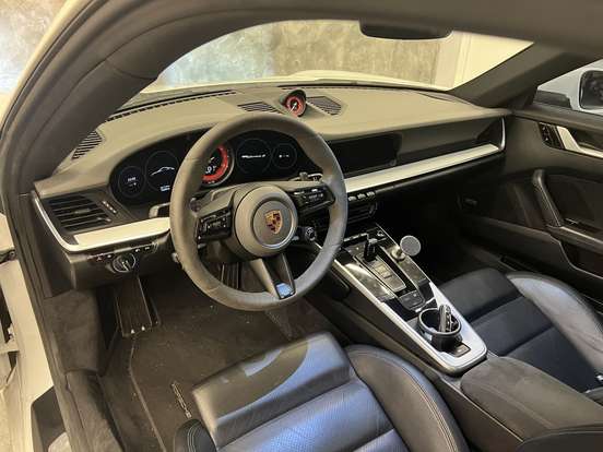 PORSCHE-911-2019
