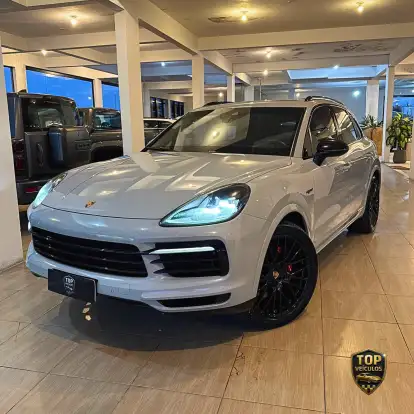 PORSCHE-CAYENNE-2021