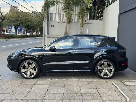 PORSCHE-CAYENNE-2022