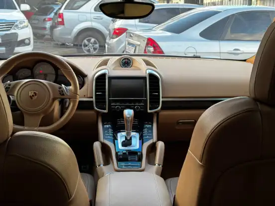 PORSCHE-CAYENNE-2012